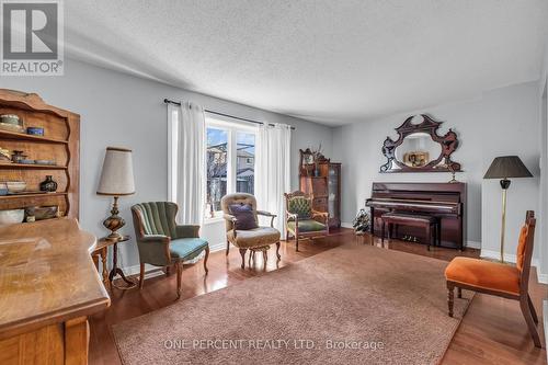 2533 Autumn Hill Crescent, Ottawa, ON - Indoor Photo Showing Living Room