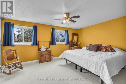 2533 Autumn Hill Crescent, Ottawa, ON - Indoor Photo Showing Bedroom