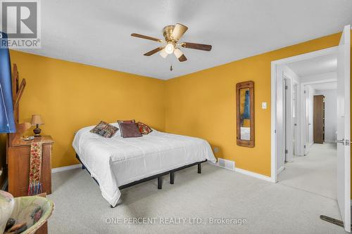 2533 Autumn Hill Crescent, Ottawa, ON - Indoor Photo Showing Bedroom