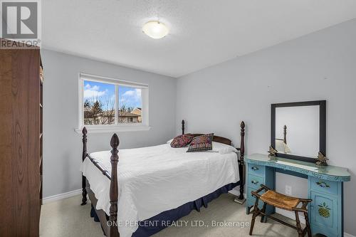 2533 Autumn Hill Crescent, Ottawa, ON - Indoor Photo Showing Bedroom