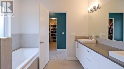 1057 Mt Begbie Drive, Vernon, BC - Indoor Photo Showing Bathroom