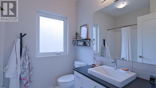 1057 Mt Begbie Drive, Vernon, BC - Indoor Photo Showing Bathroom