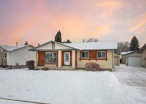 35 Syracuse Crescent, Winnipeg, MB - Outdoor With Facade