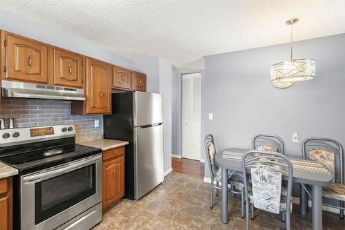 35 Syracuse Crescent, Winnipeg, MB - Indoor Photo Showing Kitchen With Stainless Steel Kitchen