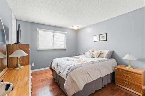 35 Syracuse Crescent, Winnipeg, MB - Indoor Photo Showing Bedroom