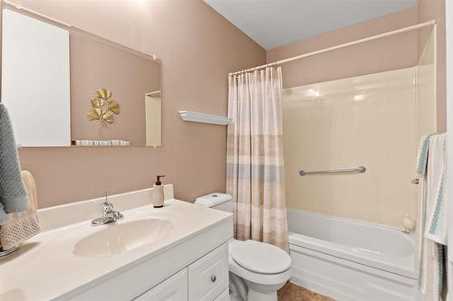 35 Syracuse Crescent, Winnipeg, MB - Indoor Photo Showing Bathroom