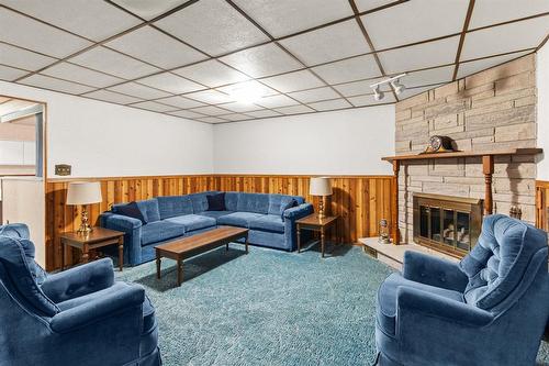 35 Syracuse Crescent, Winnipeg, MB - Indoor Photo Showing Living Room With Fireplace