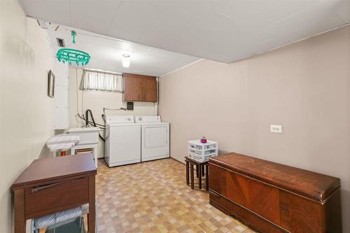 35 Syracuse Crescent, Winnipeg, MB - Indoor Photo Showing Laundry Room