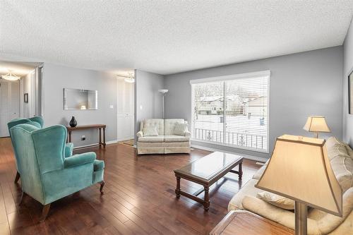 35 Syracuse Crescent, Winnipeg, MB - Indoor Photo Showing Living Room