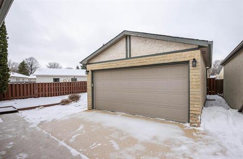 35 Syracuse Crescent, Winnipeg, MB - Outdoor With Exterior