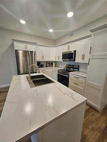 B 130 Pleasant Valley Drive, Pelican Lake, MB - Indoor Photo Showing Kitchen With Double Sink