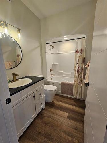 B 130 Pleasant Valley Drive, Pelican Lake, MB - Indoor Photo Showing Bathroom