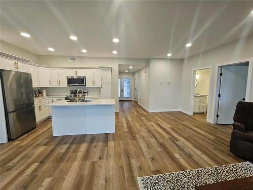 B 130 Pleasant Valley Drive, Pelican Lake, MB - Indoor Photo Showing Kitchen