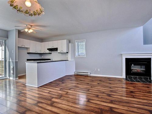 Living room - A-222 Rue Sandy, Sainte-Sophie, QC - Indoor Photo Showing Kitchen