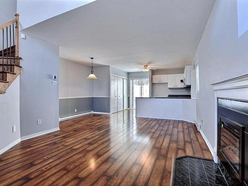 Living room - A-222 Rue Sandy, Sainte-Sophie, QC - Indoor With Fireplace