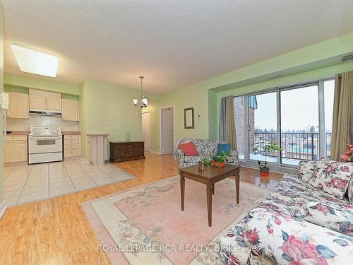 607-200 Broadway, Orangeville, ON - Indoor Photo Showing Living Room