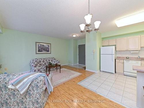 607-200 Broadway, Orangeville, ON - Indoor Photo Showing Kitchen