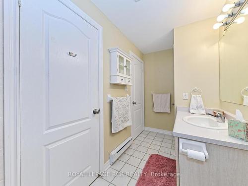 607-200 Broadway, Orangeville, ON - Indoor Photo Showing Bathroom