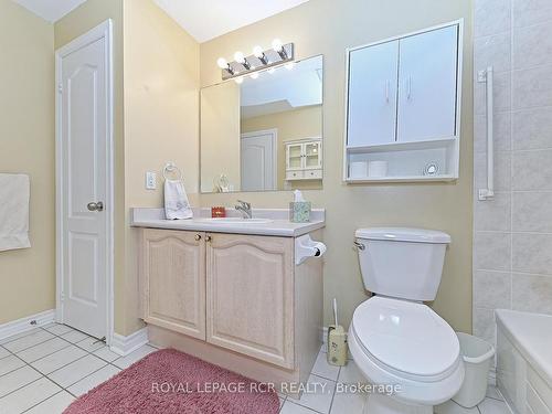 607-200 Broadway, Orangeville, ON - Indoor Photo Showing Bathroom