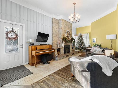 Living room - 890  - 894 Ch. Bellevue O., Cap-Saint-Ignace, QC - Indoor Photo Showing Living Room With Fireplace