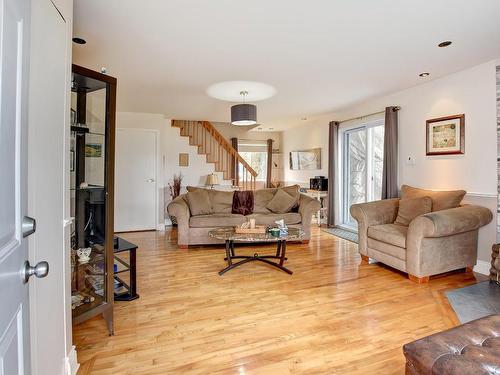 Family room - 2325 Mtée Masson, Laval (Duvernay), QC - Indoor Photo Showing Living Room