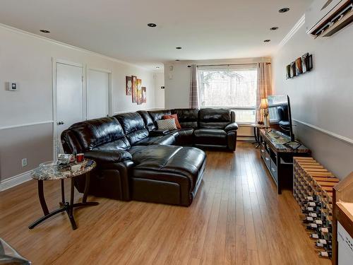 Living room - 2325 Mtée Masson, Laval (Duvernay), QC - Indoor Photo Showing Living Room