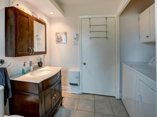 Bathroom - 2325 Mtée Masson, Laval (Duvernay), QC - Indoor Photo Showing Laundry Room