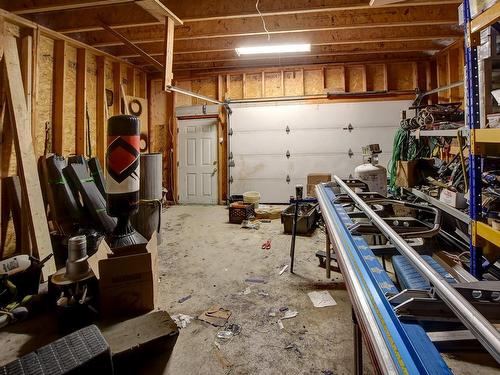 Garage - 2325 Mtée Masson, Laval (Duvernay), QC - Indoor Photo Showing Garage