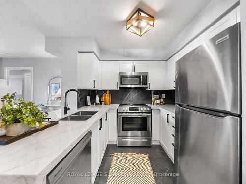 3005-4968 Yonge St, Toronto, ON - Indoor Photo Showing Kitchen With Double Sink With Upgraded Kitchen