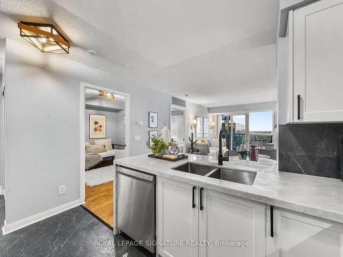 3005-4968 Yonge St, Toronto, ON - Indoor Photo Showing Kitchen With Double Sink