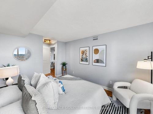 3005-4968 Yonge St, Toronto, ON - Indoor Photo Showing Bedroom