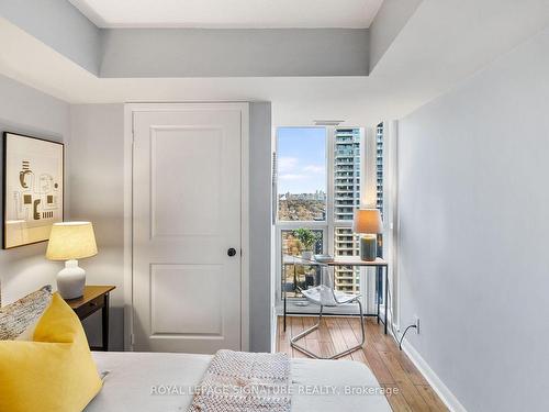 3005-4968 Yonge St, Toronto, ON - Indoor Photo Showing Bedroom