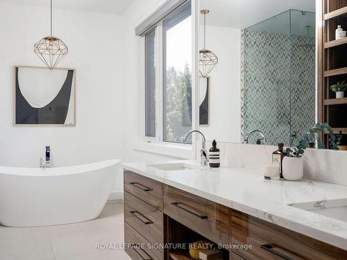 34 Edgecroft Rd, Toronto, ON - Indoor Photo Showing Bathroom