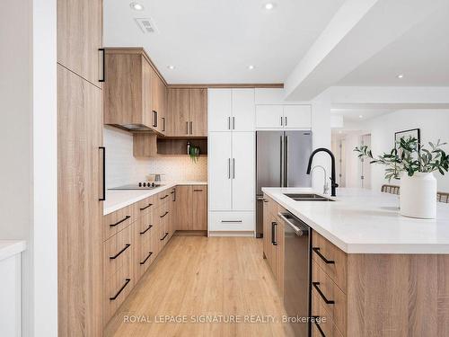 34 Edgecroft Rd, Toronto, ON - Indoor Photo Showing Kitchen With Double Sink With Upgraded Kitchen