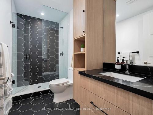 34 Edgecroft Rd, Toronto, ON - Indoor Photo Showing Bathroom