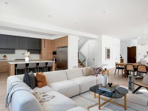 34 Edgecroft Rd, Toronto, ON - Indoor Photo Showing Living Room