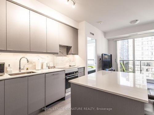 701-36 Elm Dr, Mississauga, ON - Indoor Photo Showing Kitchen