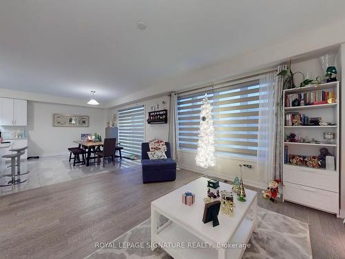 61 Sundin Dr, Haldimand, ON - Indoor Photo Showing Living Room