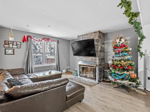 Salon - 1109 Ch. De La Montagne, Sainte-Agathe-Des-Monts, QC - Indoor Photo Showing Living Room With Fireplace