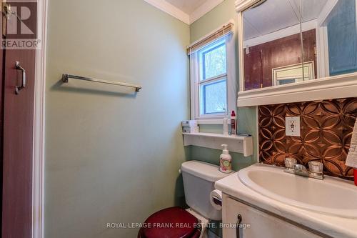 2 Hill Street, Kawartha Lakes (Lindsay), ON - Indoor Photo Showing Bathroom