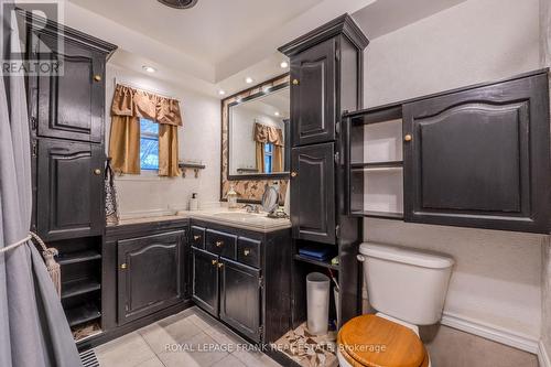 2 Hill Street, Kawartha Lakes (Lindsay), ON - Indoor Photo Showing Bathroom