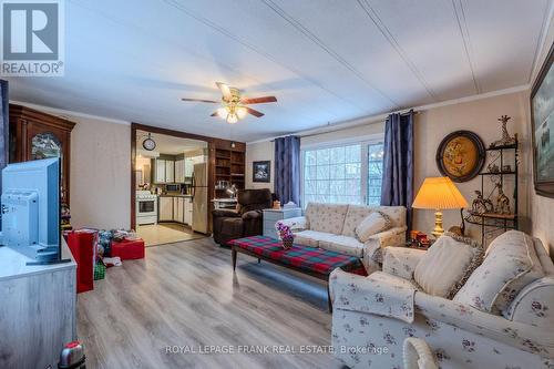 2 Hill Street, Kawartha Lakes (Lindsay), ON - Indoor Photo Showing Living Room