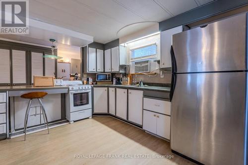 2 Hill Street, Kawartha Lakes (Lindsay), ON - Indoor Photo Showing Kitchen