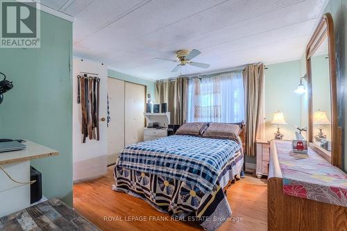 2 Hill Street, Kawartha Lakes (Lindsay), ON - Indoor Photo Showing Bedroom