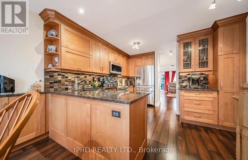 16 - 32 Palomino Trail, Halton Hills, ON - Indoor Photo Showing Kitchen