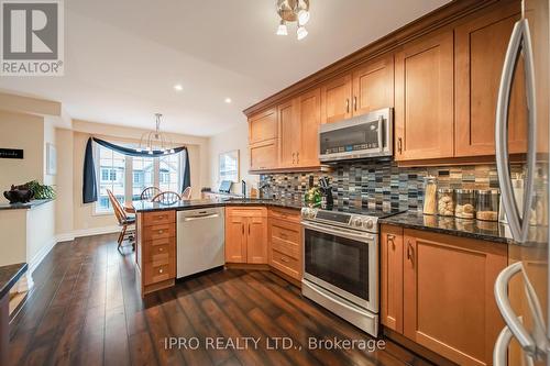 16 - 32 Palomino Trail, Halton Hills, ON - Indoor Photo Showing Kitchen