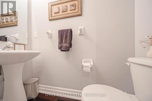 16 - 32 Palomino Trail, Halton Hills, ON - Indoor Photo Showing Bathroom