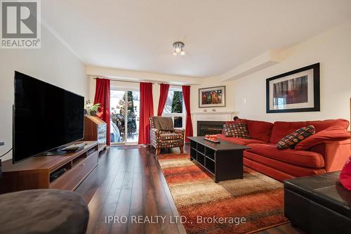 16 - 32 Palomino Trail, Halton Hills, ON - Indoor Photo Showing Living Room With Fireplace