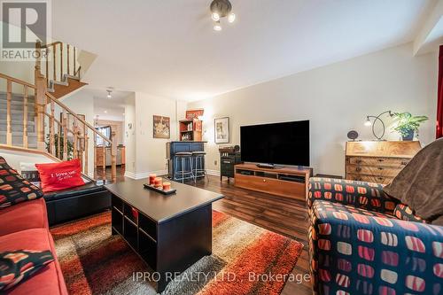 16 - 32 Palomino Trail, Halton Hills, ON - Indoor Photo Showing Living Room