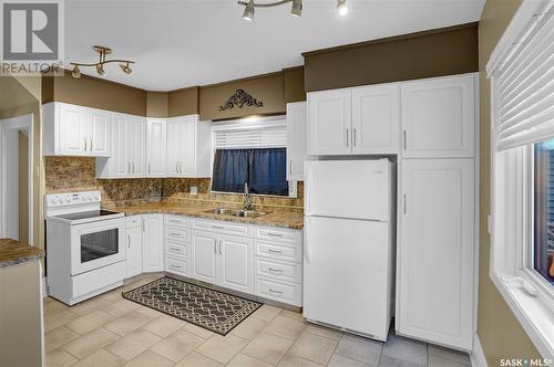 915 1St Avenue Ne, Moose Jaw, SK - Indoor Photo Showing Kitchen With Double Sink